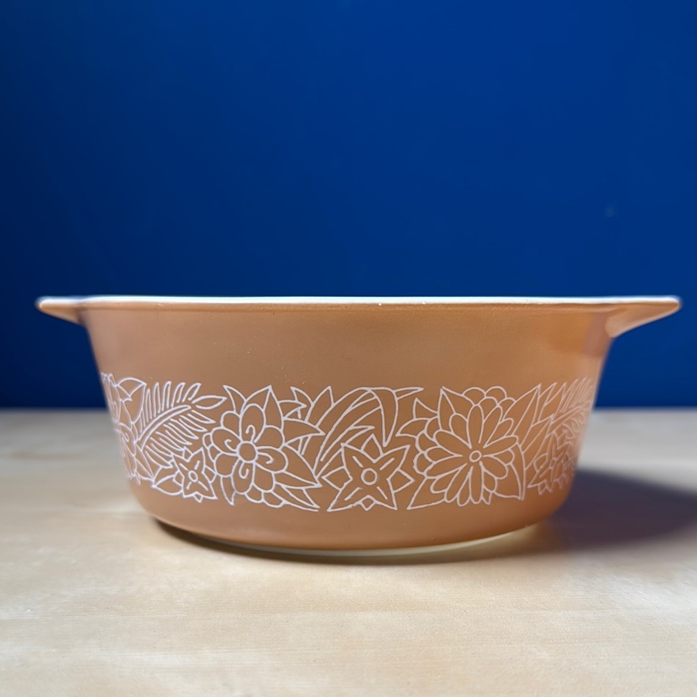 Vintage Pyrex tan woodlands bowl 750ml
